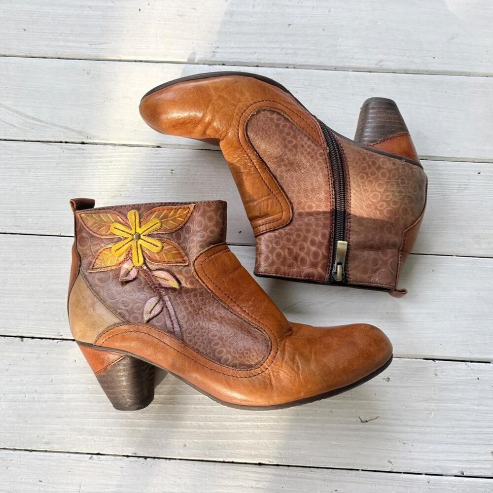 L’Artiste Leather Ankle Boots – Floral Embroidered Western Heels Size 37